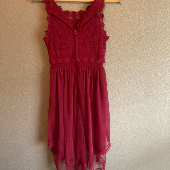 Francesca’s High-Lo Red Dress with Netting and Lace Detail - Picture 4 of 5